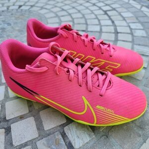 Nike Mercurial Soccer Cleats - US Big Girls Size 4Y